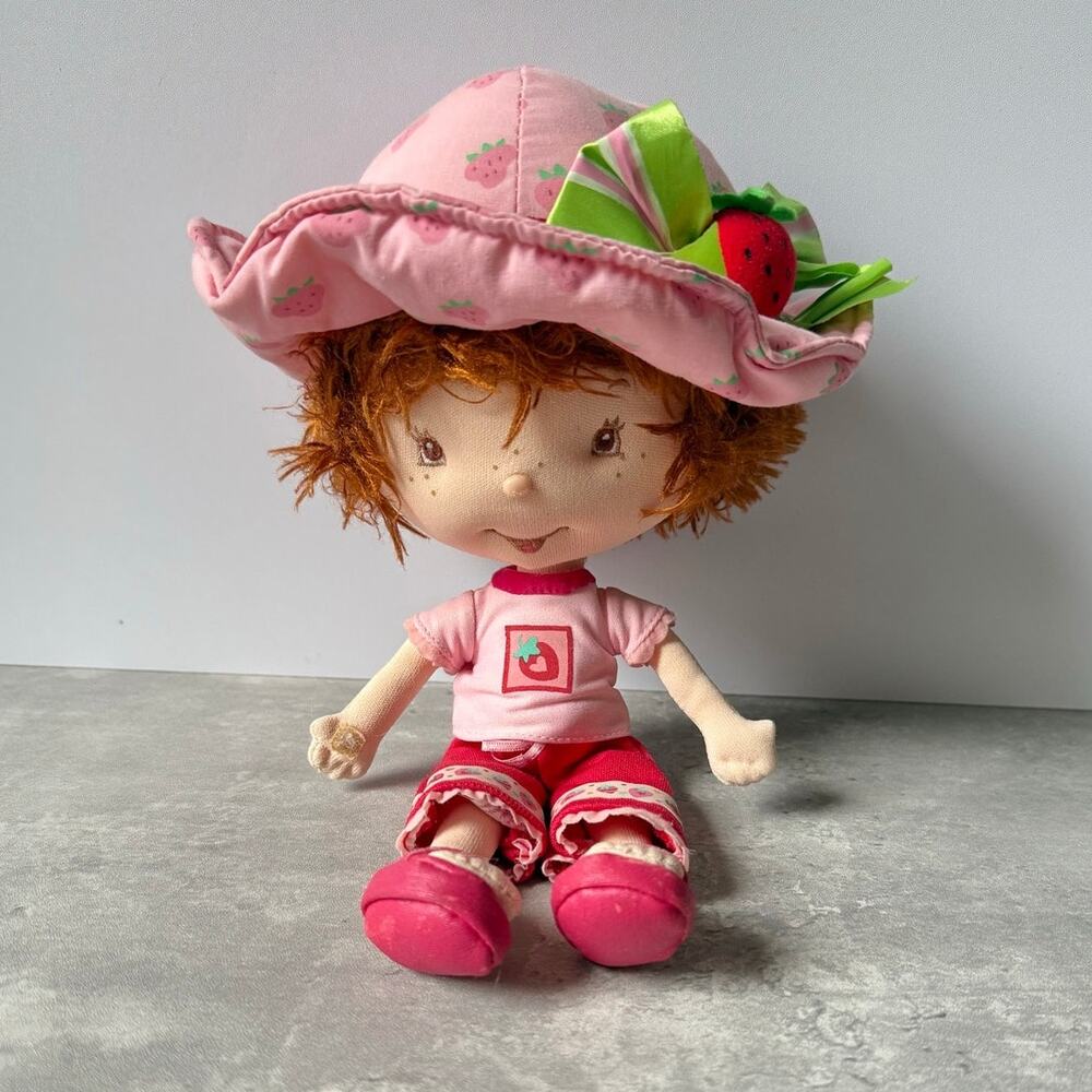 Strawberry Shortcake Soft Plush Doll Hat Capris Flip Flops VTG 2002 BanDai READ